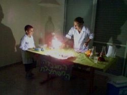 יום הולדת לילדים -המעבדה המשתוללת